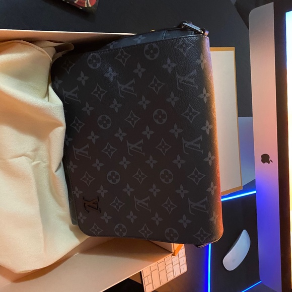 Louis Vuitton Side Bag Men - Picture 1 of 5